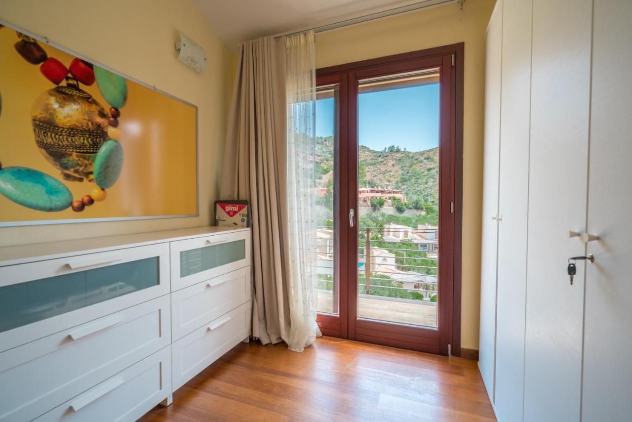 Villa Luna . Chia Eden Rock . Wifi Ac Riva dei Pini Экстерьер фото