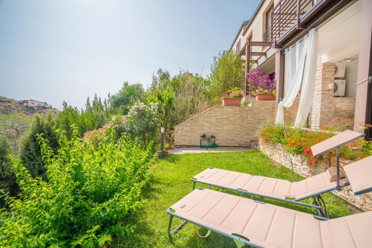 Villa Luna . Chia Eden Rock . Wifi Ac Riva dei Pini Экстерьер фото