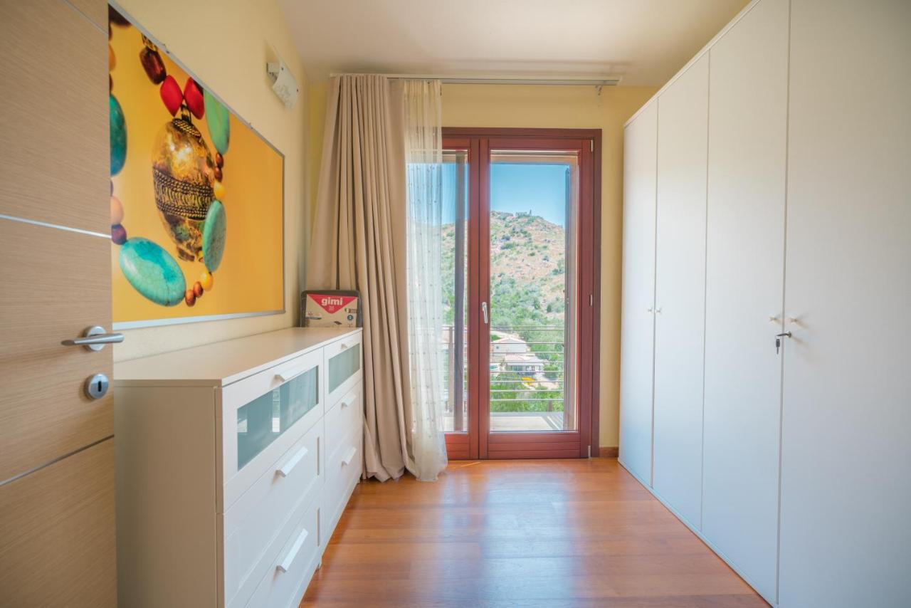 Villa Luna . Chia Eden Rock . Wifi Ac Riva dei Pini Экстерьер фото